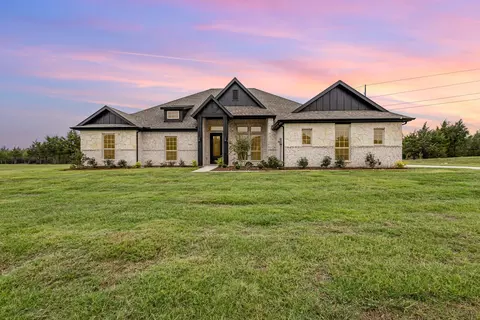 7030 Champion Rd, Midlothian, TX 76065