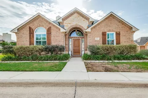 2617 Britany Cir, Bedford, TX 76022