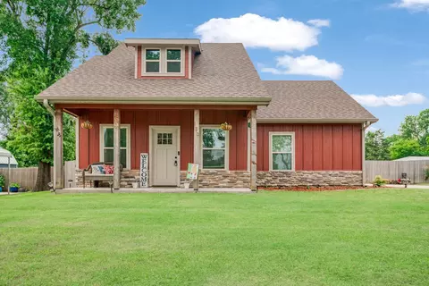 130 Fairview St, Blossom, TX 75416