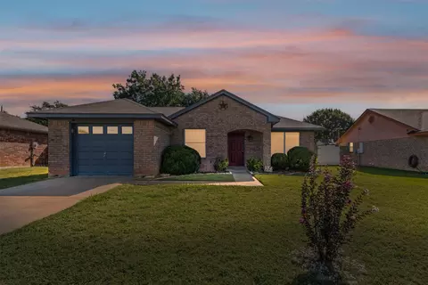 602 Mcanear St, Cleburne, TX 76033 photo 2