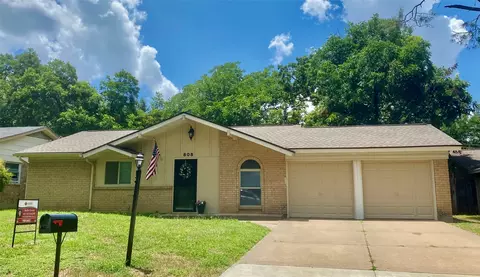 808 Monticello Ct, Arlington, TX 76012
