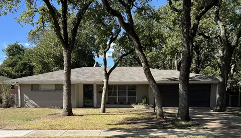 313 Nottingham Dr, Irving, TX 75061