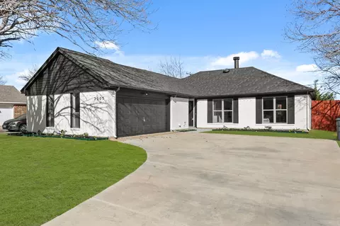 3005 Armstrong Dr, Arlington, TX 76014