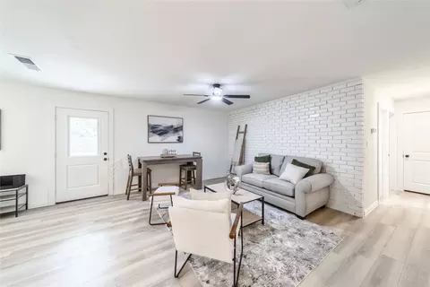 1241 Neptune Dr, Cedar Hill, TX 75104