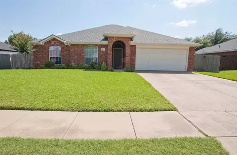 417 Reagan Ln, Burleson, TX 76028