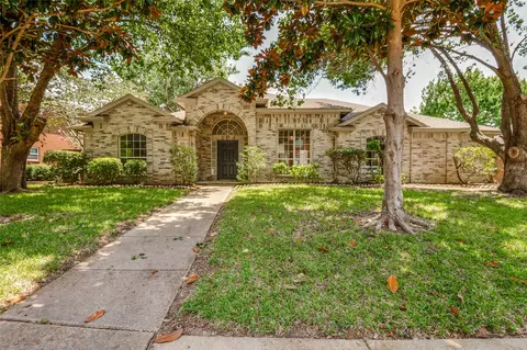 2723 Olympia Dr, Grand Prairie, TX 75052