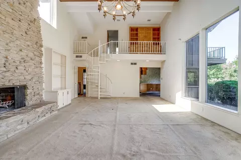 18 Bounty Rd E, Benbrook, TX 76132