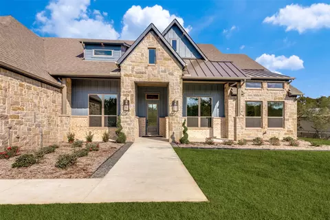 1028 Woodland Rd, Weatherford, TX 76088