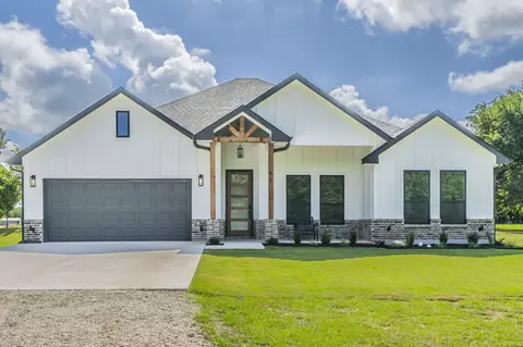 501 S Main St, Ector, TX 75439