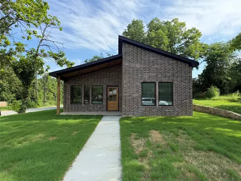 831 W Elm St, Denison, TX 75021