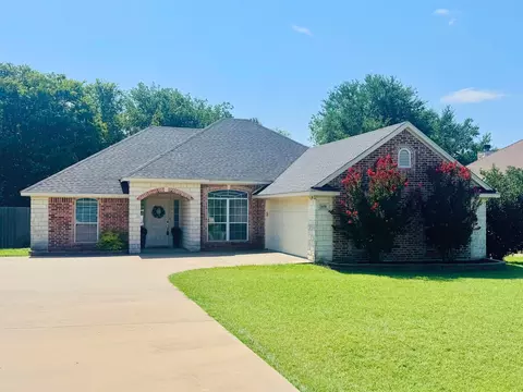 608 Grandview Dr, Granbury, TX 76049