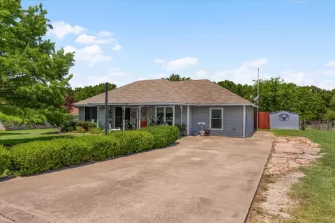 121 Kinbrook Ln, Weatherford, TX 76087