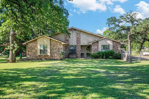 108 Gloria Dr, Springtown, TX 76082