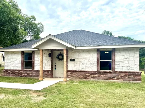 803 Hulme St, Bowie, TX 76230