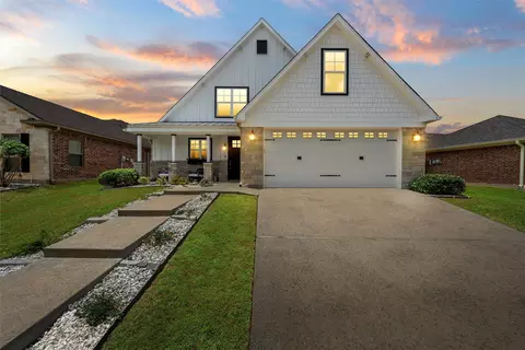 38 N Shore Cir, Waco, TX 76708