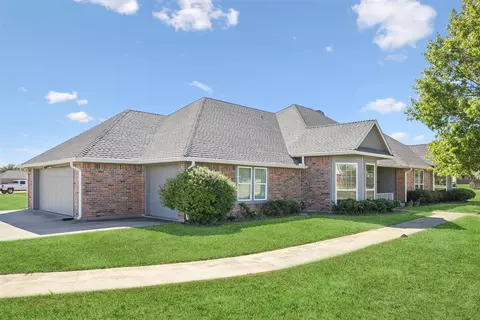 1107 Ruidoso Downs Dr, Talty, TX 75160