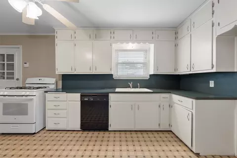 Kitchen - 3400 Lyle Ave, Waco, TX 76708 photo 1 of 2