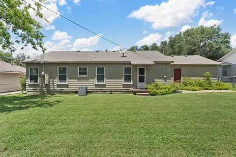 Exterior - 3400 Lyle Ave, Waco, TX 76708 photo 4 of 6