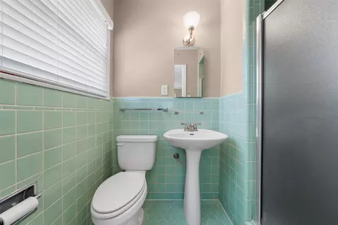 Bath - 3400 Lyle Ave, Waco, TX 76708 photo 1 of 3
