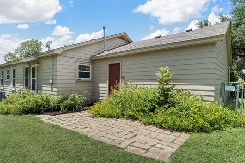 Exterior - 3400 Lyle Ave, Waco, TX 76708 photo 3 of 6