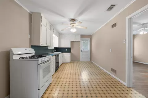 Entry Way - 3400 Lyle Ave, Waco, TX 76708 photo 1 of 3