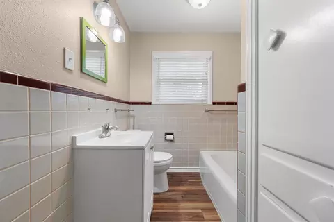 Bath - 3400 Lyle Ave, Waco, TX 76708 photo 2 of 3