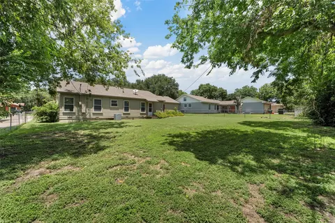 Exterior - 3400 Lyle Ave, Waco, TX 76708 photo 5 of 6