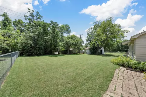 Exterior - 3400 Lyle Ave, Waco, TX 76708 photo 2 of 6