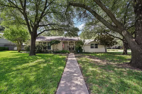 1320 Redbud Dr, Arlington, TX 76012