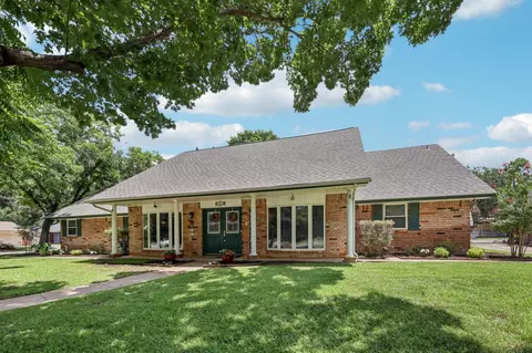 1805 Winewood Ln, Arlington, TX 76013