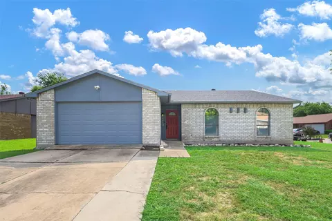 5800 Maiden Ln, Fort Worth, TX 76131