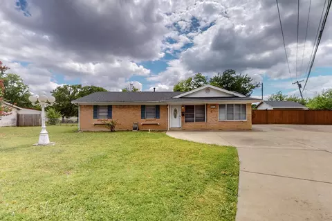 2717 W Rochelle Rd, Irving, TX 75062