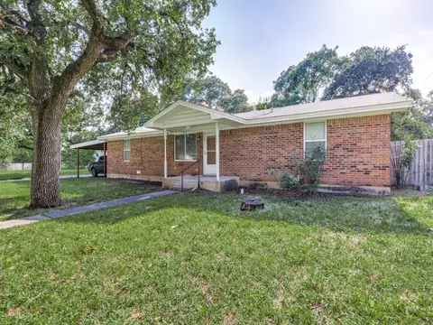 500 S Hovey St, Chico, TX 76431