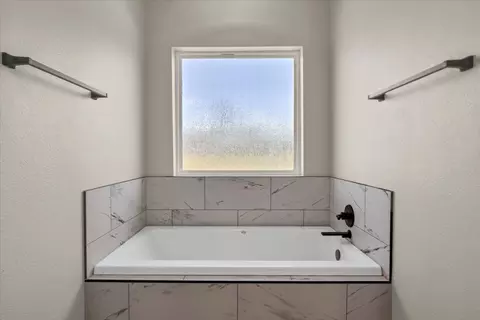 Bath - 1001 Mallard Dr, Lindale, TX 75771 photo 1 of 5