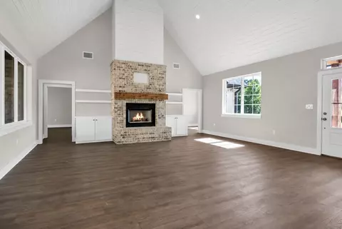 Living - 1001 Mallard Dr, Lindale, TX 75771 photo 2 of 4