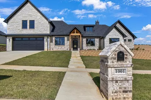 1001 Mallard Dr, Lindale, TX 75771