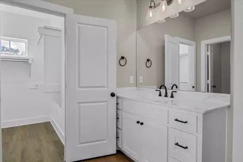 Bath - 1001 Mallard Dr, Lindale, TX 75771 photo 3 of 5
