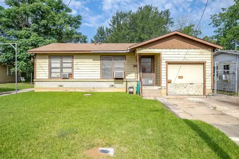 2824 Canton Dr, Fort Worth, TX 76112