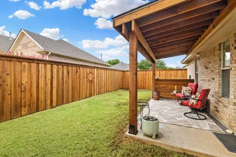 Exterior - 501 Saddle Dr, Euless, TX 76039 photo 6 of 8