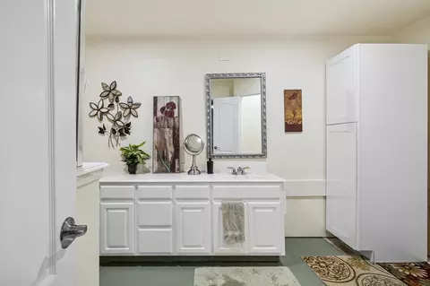 Bath - 501 Saddle Dr, Euless, TX 76039 photo 1 of 5