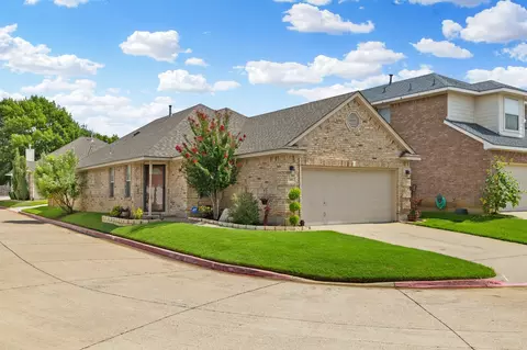 501 Saddle Dr, Euless, TX 76039