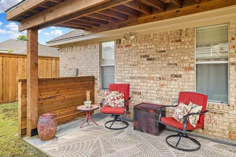 Exterior - 501 Saddle Dr, Euless, TX 76039 photo 5 of 8