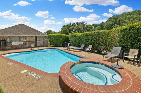 Exterior - 501 Saddle Dr, Euless, TX 76039 photo 7 of 8