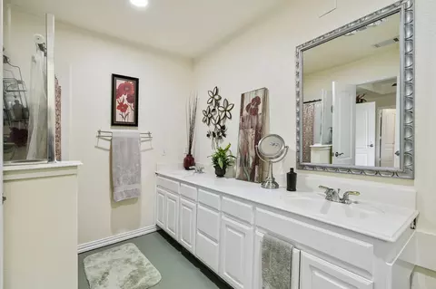 Bath - 501 Saddle Dr, Euless, TX 76039 photo 2 of 5