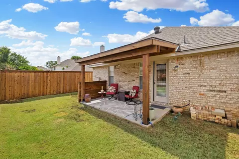 Exterior - 501 Saddle Dr, Euless, TX 76039 photo 3 of 8
