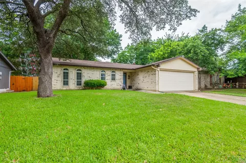 1004 Fairfax Ct, Arlington, TX 76015