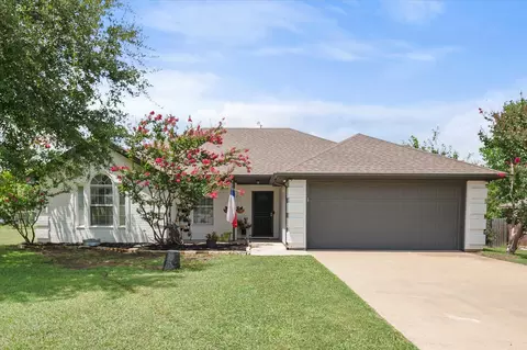 610 Pine Bluff St, Cleburne, TX 76031