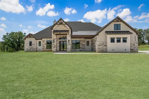 2056 Vaquero Dr, Weatherford, TX 76087
