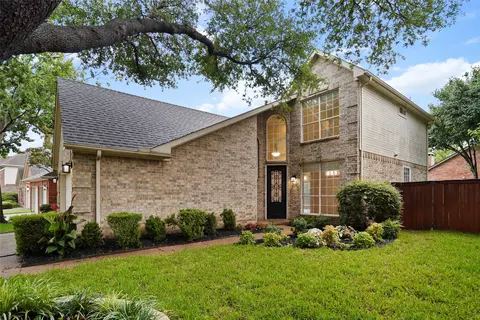 305 Waterside Dr, Irving, TX 75063