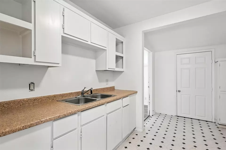 Entry Way - 3917 Lisbon St, Fort Worth, TX 76107 photo 1 of 2